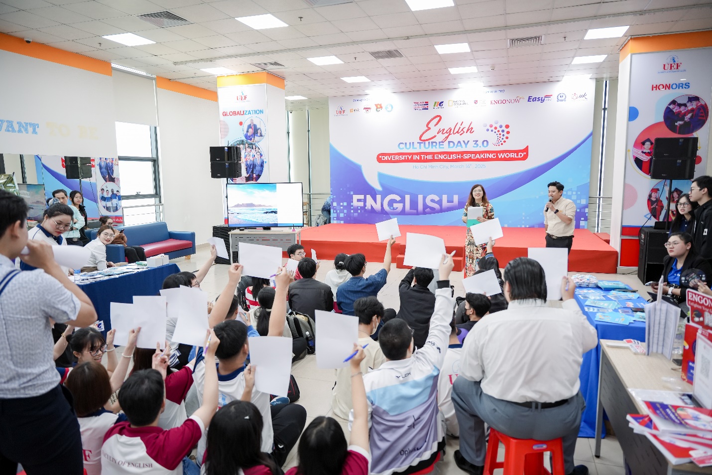 UEF đạt chuẩn kiểm định quốc tế FIBAA hai ngành Tài chính - Ngân hàng, Ngôn ngữ Anh- Ảnh 4.