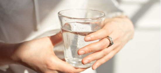 Mùa hè nhồi máu não gia tăng: Bác sĩ nhắc đừng chịu nóng, bật điều hòa nhưng nhớ tránh 3 ĐIỀU- Ảnh 2.