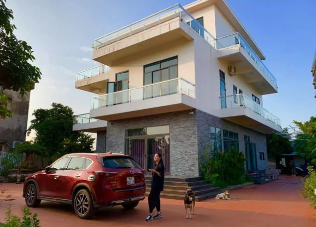 Vợ chồng Hữu Công đang gây chú ý trên MXH: Từng dính nghi vấn ‘né thuế’, sở hữu tài sản "khủng" cỡ nào?- Ảnh 4.