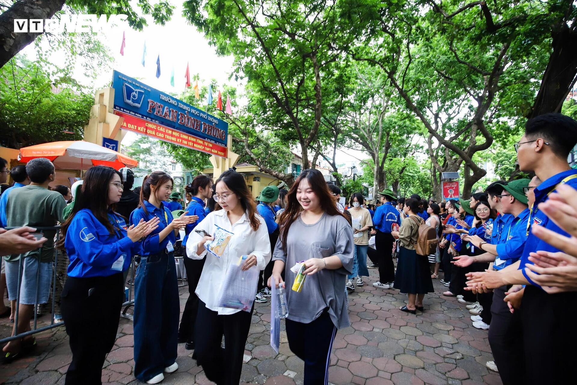 Thí sinh "vỗ ngực đôm đốp" tự tin đạt 9 điểm môn Văn tốt nghiệp- Ảnh 1.