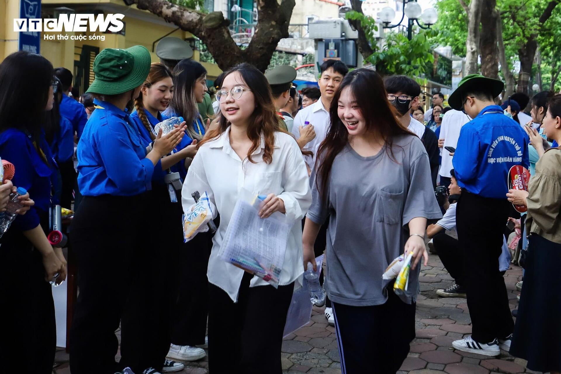Thí sinh "vỗ ngực đôm đốp" tự tin đạt 9 điểm môn Văn tốt nghiệp- Ảnh 15.