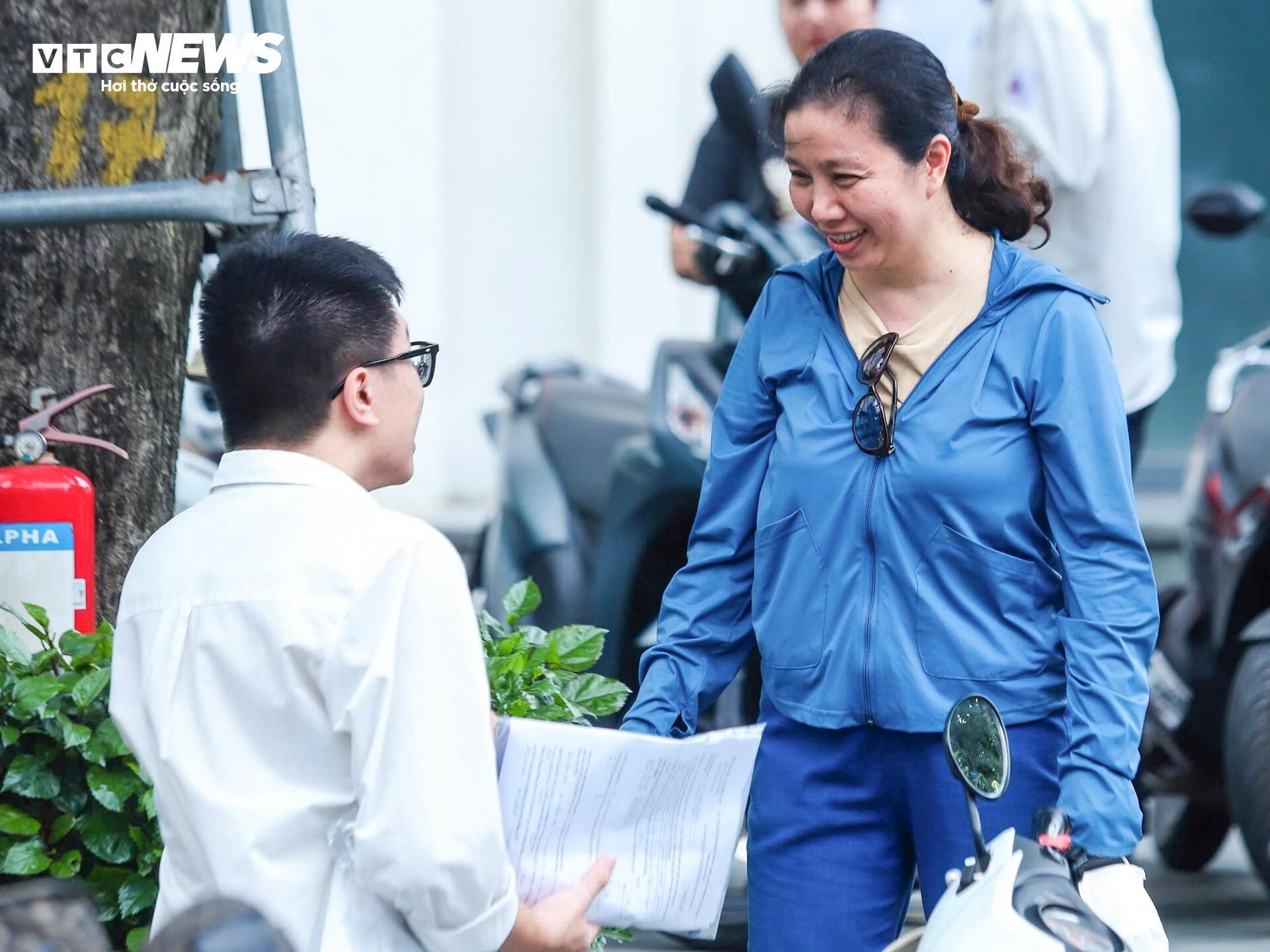 Thí sinh khóc thét với đề Toán mới, "đọc đề hết nửa thời gian"- Ảnh 9.