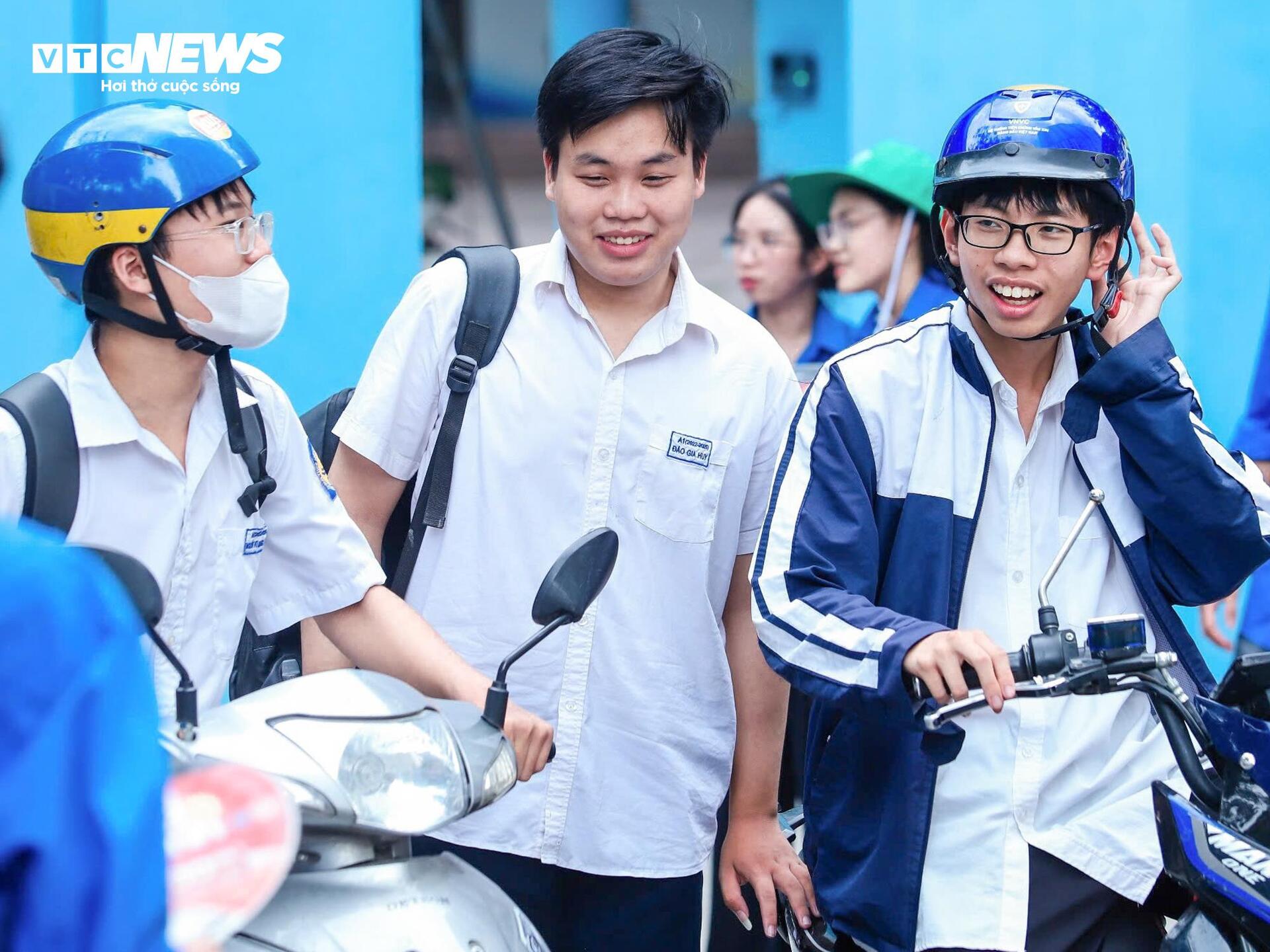 Thí sinh khóc thét với đề Toán mới, "đọc đề hết nửa thời gian"- Ảnh 19.