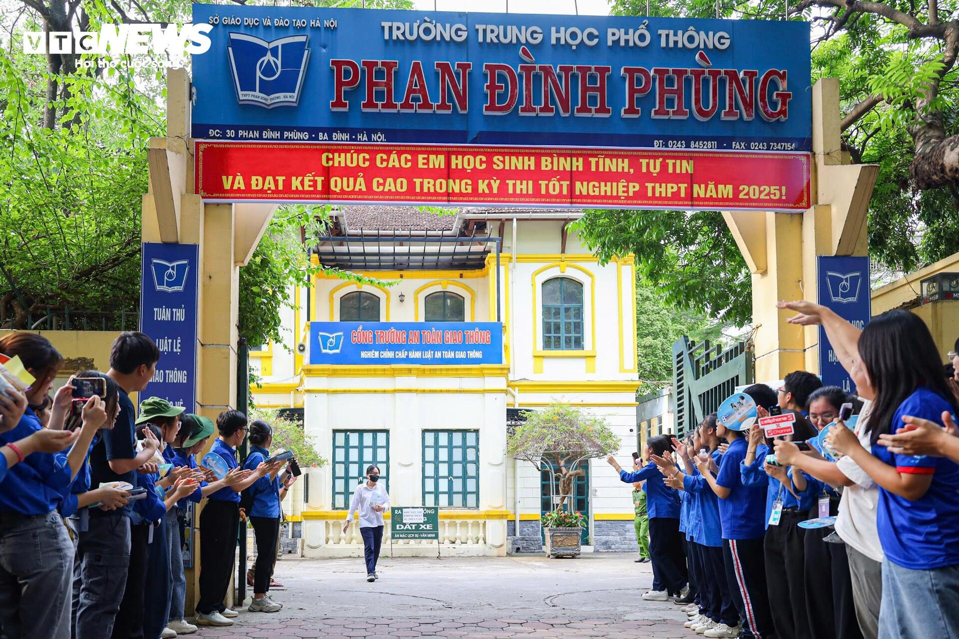 Thí sinh khóc thét với đề Toán mới, "đọc đề hết nửa thời gian"- Ảnh 1.
