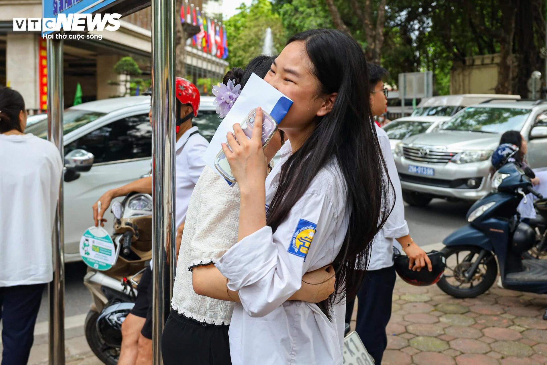 Thí sinh khóc thét với đề Toán mới, "đọc đề hết nửa thời gian"- Ảnh 5.