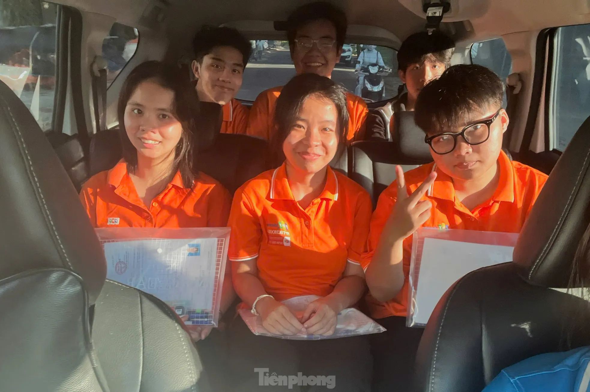 Đại gia đình đưa 21 sĩ tử đặc biệt ở Đà Nẵng đi thi- Ảnh 3.