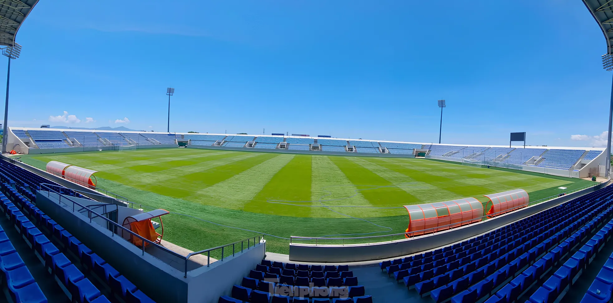 Hai huyền thoại bóng đá Wes Brown và Teddy Sheringham đến Đà Nẵng- Ảnh 6.