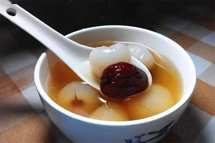 Vì sao ăn vải thiều luộc lại tốt hơn ăn trực tiếp?- Ảnh 4.