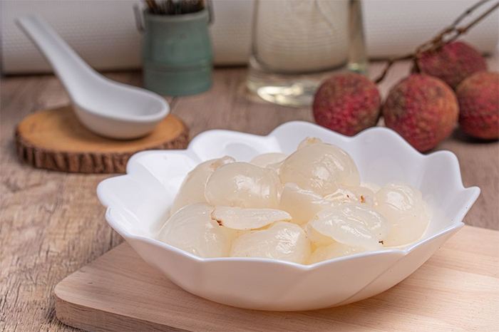 Vì sao ăn vải thiều luộc lại tốt hơn ăn trực tiếp?- Ảnh 2.