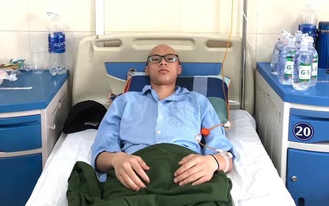 Hai học trò vùng cao lỡ hẹn thi tốt nghiệp THPT vì mắc bệnh hiểm nghèo- Ảnh 1.