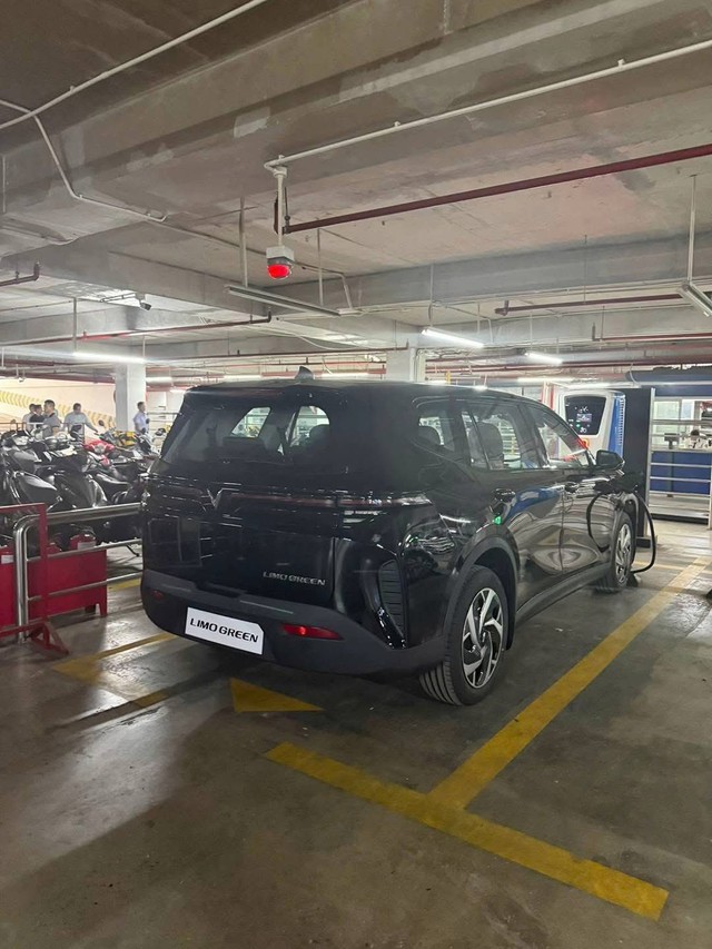 Lộ thêm ảnh thật nội thất VinFast Limo Green, một thứ "lấy" từ xe tiền tỉ?- Ảnh 1.