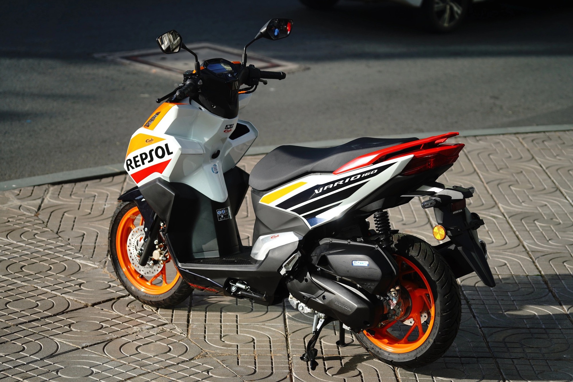 Honda Vario 160 Repsol Edition phiên bản giới hạn vừa ra mắt tại Việt Nam, giá hơn 80 triệu đồng?- Ảnh 2.