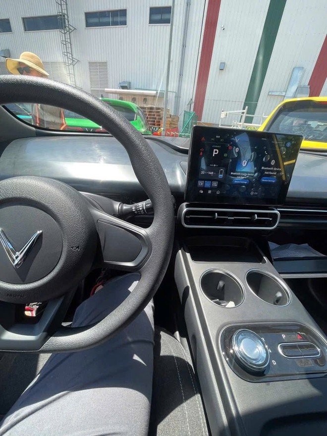 Lộ thêm ảnh thật nội thất VinFast Limo Green, một thứ "lấy" từ xe tiền tỉ?- Ảnh 8.