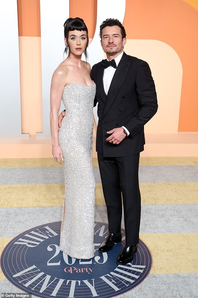 Katy Perry chắc sẽ đau lòng lắm, Orlando Bloom bị "tóm dính" cặp kè gái lạ ngay tại đám cưới tỷ phú Jeff Bezos- Ảnh 6.