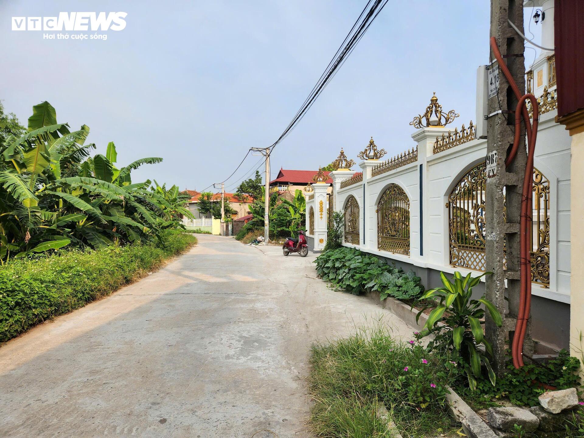 Biệt thự của "ông trùm" 38 tuổi cầm đầu đường dây lừa đảo hơn 2.000 tỷ đồng- Ảnh 7.