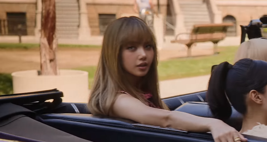 Lisa (BLACKPINK) cứ về Hàn là bị phân biệt đối xử?- Ảnh 4.