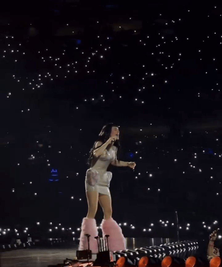 Katy Perry buông mic, gào khóc không thành tiếng giữa tin đồn chia tay Orlando Bloom sau gần 10 năm bên nhau- Ảnh 3.