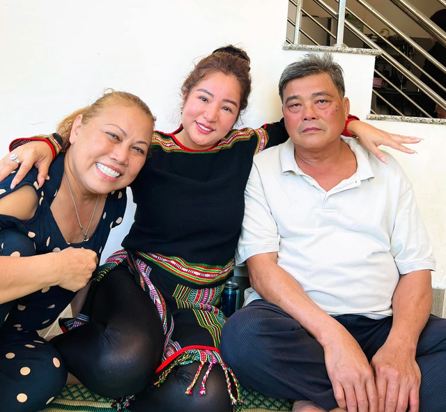 Sao Vbiz bị chủ nợ bao vây khi đi diễn: Thua lỗ hơn 40 tỷ, nay về quê làm rẫy nuôi heo- Ảnh 10.