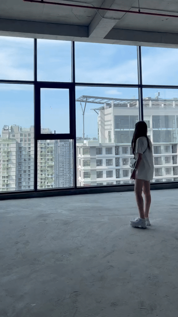 Hoa hậu Lam Cúc là ai?- Ảnh 3. Hoa hậu Lam Cúc là ai?- Ảnh 3.