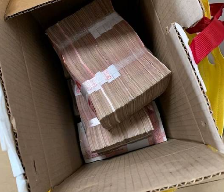 Đột kích căn biệt thự không có nội thất của 1 công ty công nghệ cao, tịch thu 4700 tỷ đồng tiền mặt chất đầy các thùng cacton- Ảnh 3.