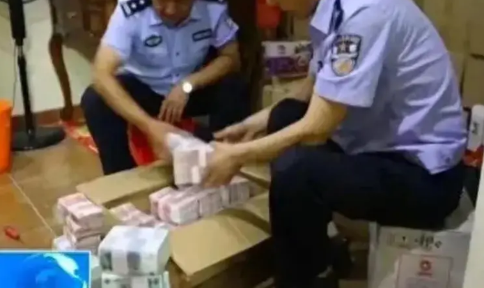 Đột kích căn biệt thự không có nội thất của 1 công ty công nghệ cao, tịch thu 4700 tỷ đồng tiền mặt chất đầy các thùng cacton- Ảnh 2.
