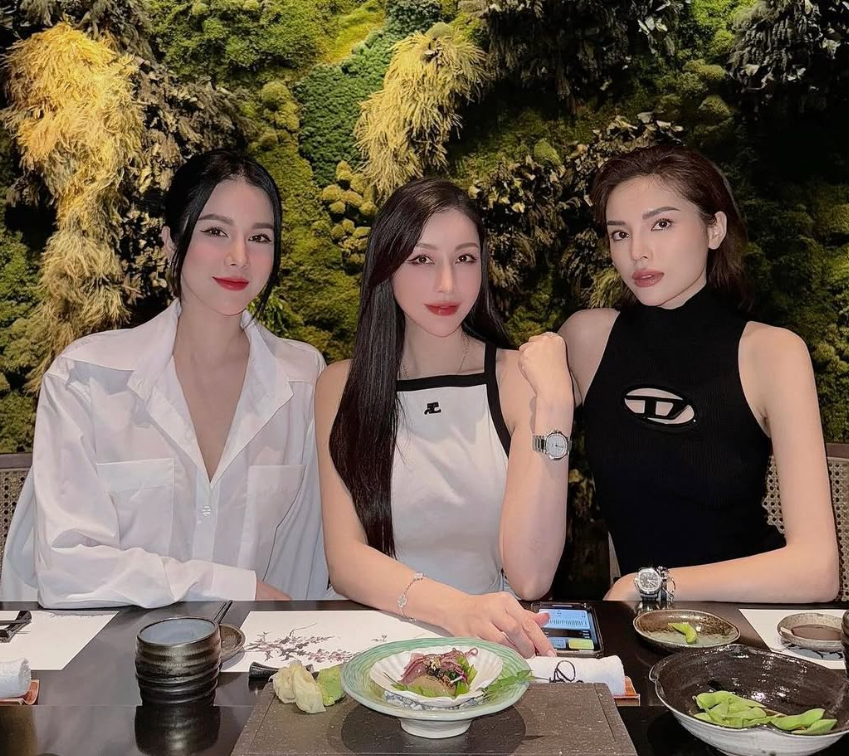 Hoa hậu Lam Cúc là ai?- Ảnh 2. Hoa hậu Lam Cúc là ai?- Ảnh 2.