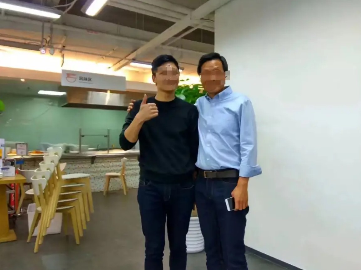 Vụ bê bối ngoại tình của cựu giám đốc bao nuôi 200 nữ sinh: Xiaomi nói gì khi "kẻ tội đồ" tung ảnh chụp cùng CEO Lôi Quân?- Ảnh 2.