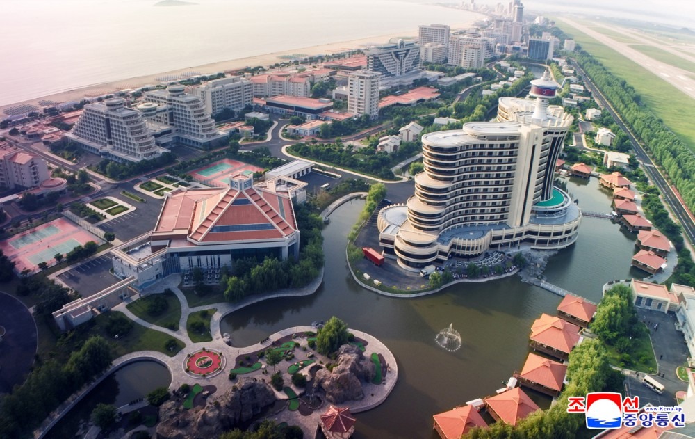 Phu nhân Chủ tịch Triều Tiên Kim Jong Un lần đầu xuất hiện sau hơn 1 năm vắng bóng- Ảnh 6. Phu nhân Chủ tịch Triều Tiên Kim Jong Un lần đầu xuất hiện sau hơn 1 năm vắng bóng- Ảnh 6.