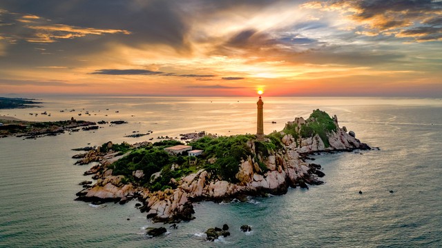 Nơi có cả biển và núi cách TP.HCM gần 200km: Nằm giữa biển nhưng không phải đảo, nước rút có thể đi bộ ra- Ảnh 1.