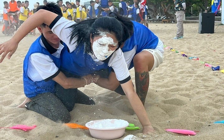 Nhẹ cả người vì năm nay công ty không có tiền đi team building- Ảnh 1.