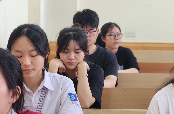 Giáo viên "toát mồ hôi" với đề tiếng Anh tốt nghiệp, 7.0 IELTS cũng chịu thua- Ảnh 1.