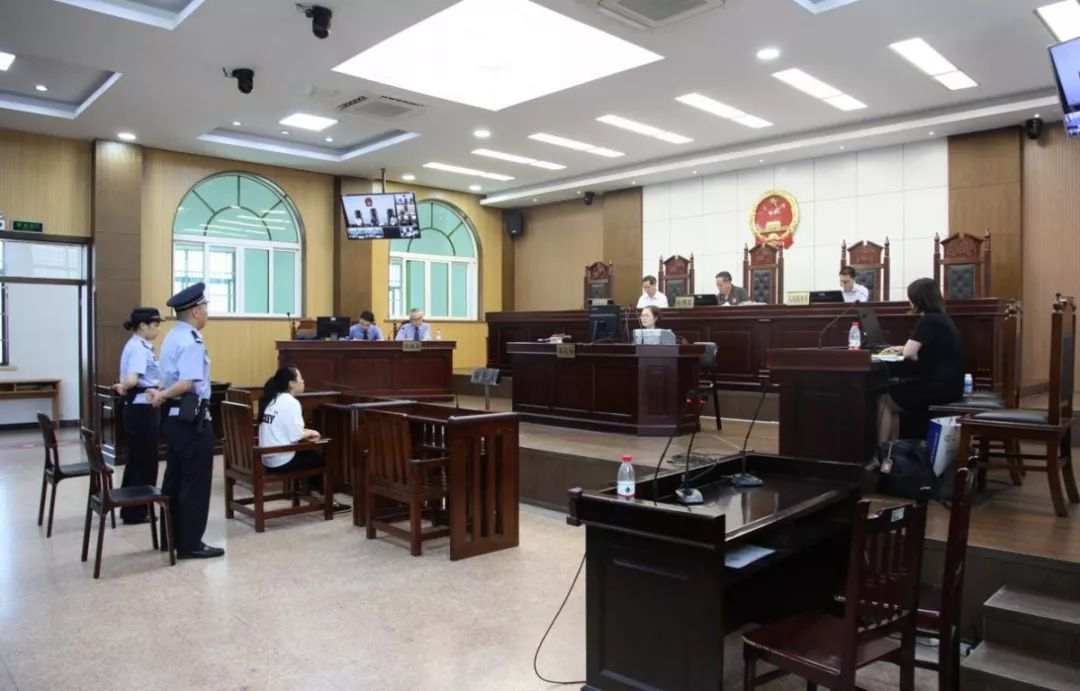 "Tôi không muốn ngồi tù, tôi muốn về nhà!" Quan bà "ngây thơ" biển thủ hơn 10 tỷ vì mê làm… công chúa- Ảnh 2.