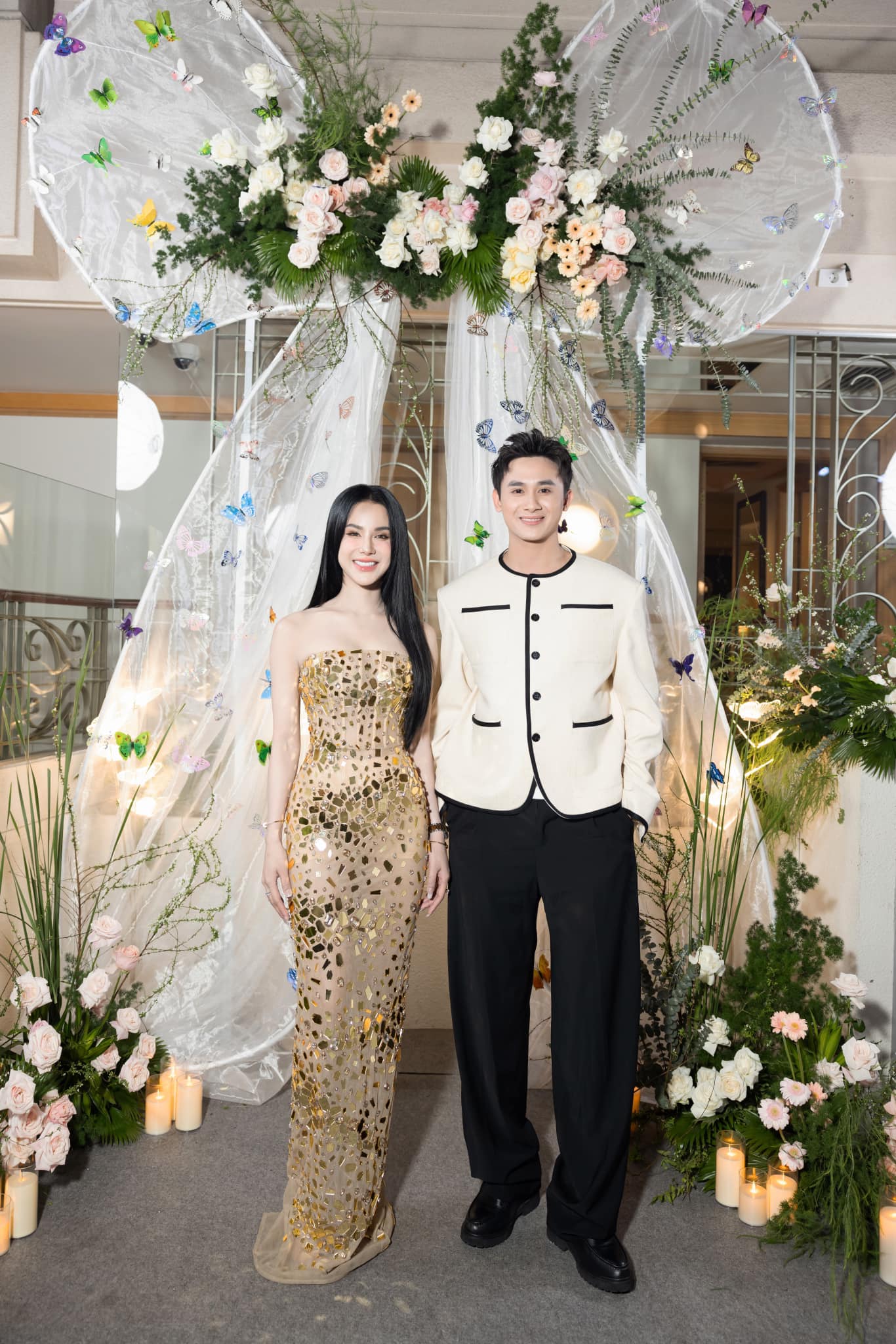 Sao nữ Vbiz thót tim khi chứng kiến cảnh 2 máy bay va chạm ở sân bay Nội Bài- Ảnh 4. Sao nữ Vbiz thót tim khi chứng kiến cảnh 2 máy bay va chạm ở sân bay Nội Bài- Ảnh 4.