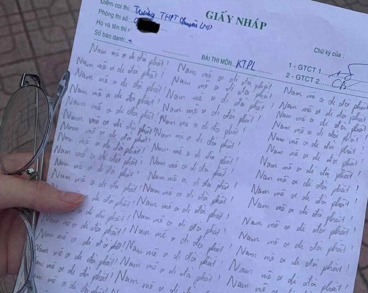 Loạt giấy nháp "gây bão" mùa thi tốt nghiệp THPT- Ảnh 2.
