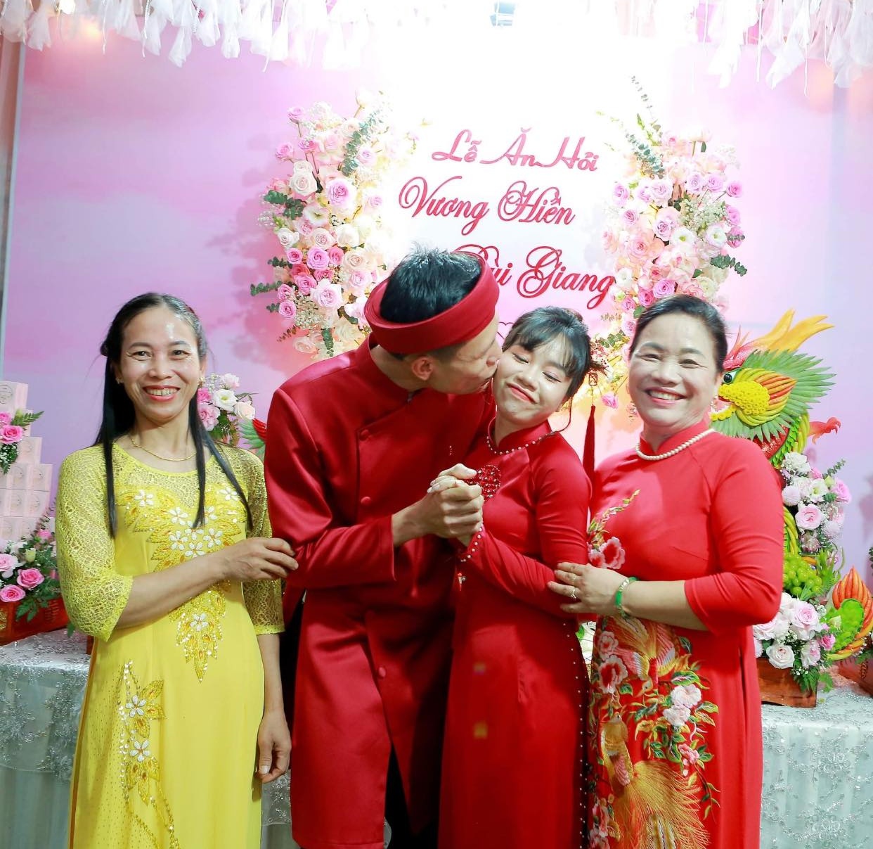 “Gia đình hào môn” ráng tạo nội dung vì có cô con dâu cợt nhả- Ảnh 1.