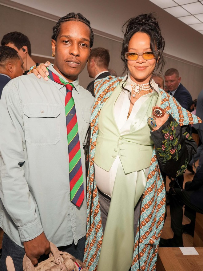 Jonathan Anderson debut show Dior: Mingyu như học sinh, bà bầu Rihanna lại sang áp đảo- Ảnh 2.