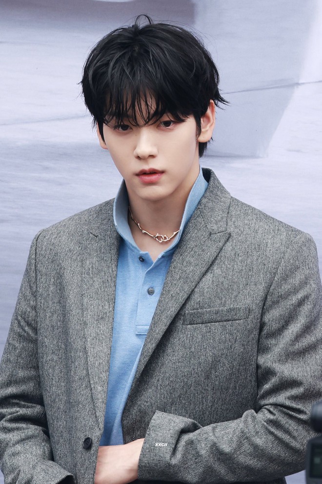 Jonathan Anderson debut show Dior: Mingyu như học sinh, bà bầu Rihanna lại sang áp đảo- Ảnh 9.