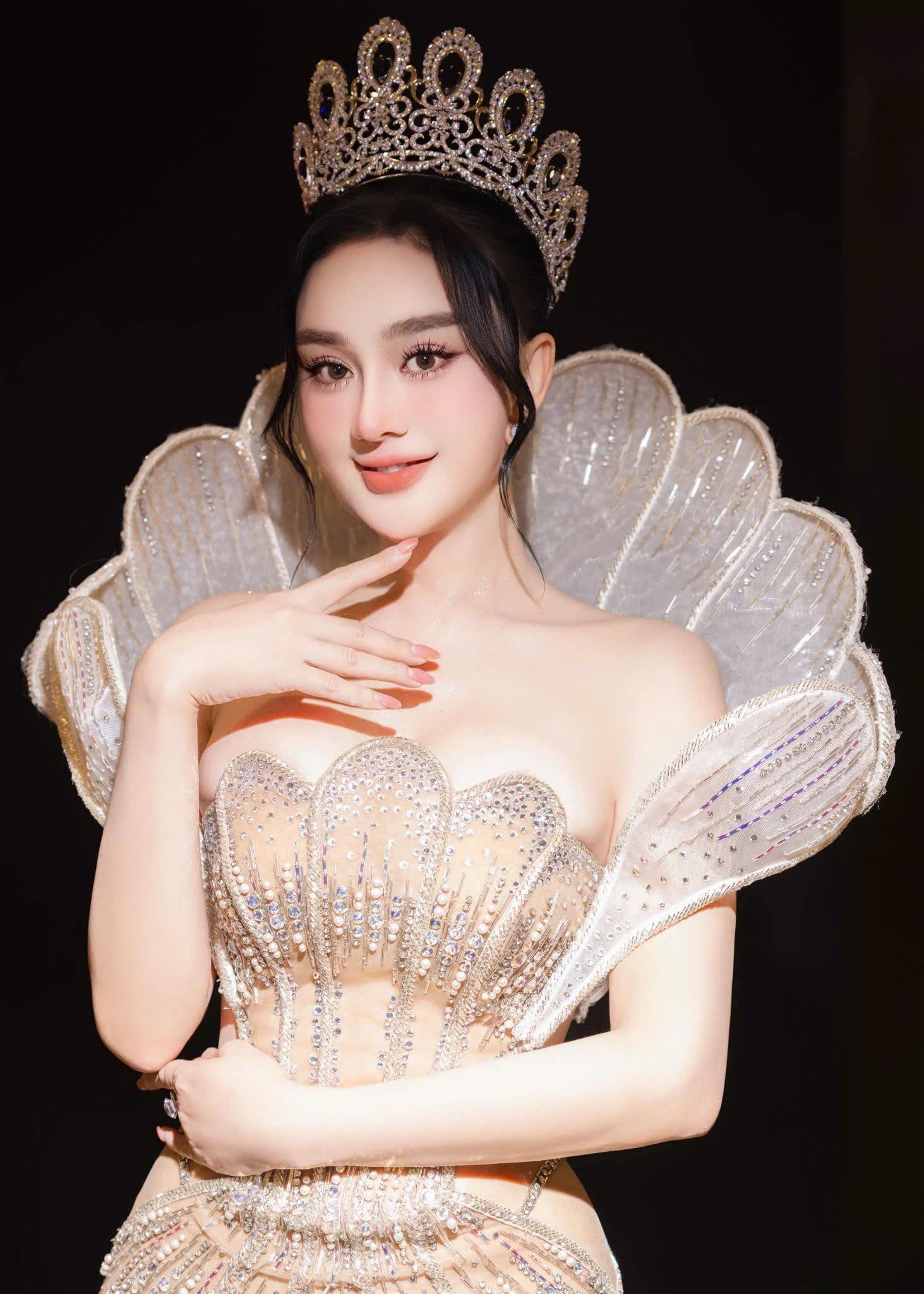 Nữ nghệ sĩ đem 30 tỷ tiền mặt đi mua biệt thự, U50 trẻ đẹp như 30, không chồng sau đổ vỡ hôn nhân- Ảnh 1.