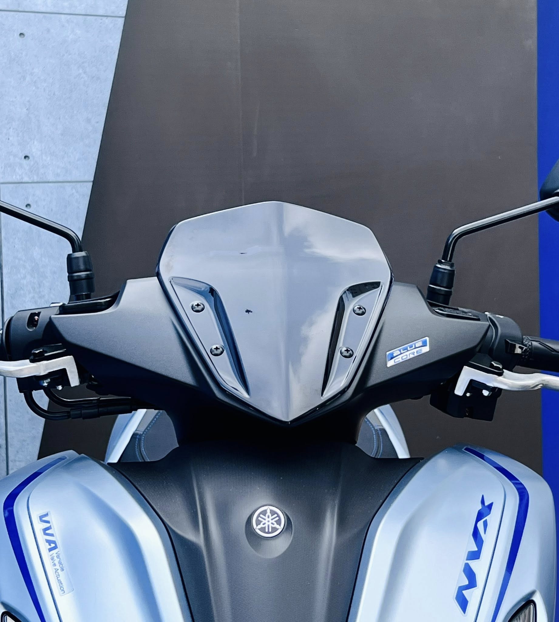 Yamaha NVX 2025 chính thức ra mắt tại Việt Nam, ngoại hình thể thao, đối đầu Honda Air Blade, Vario- Ảnh 3.