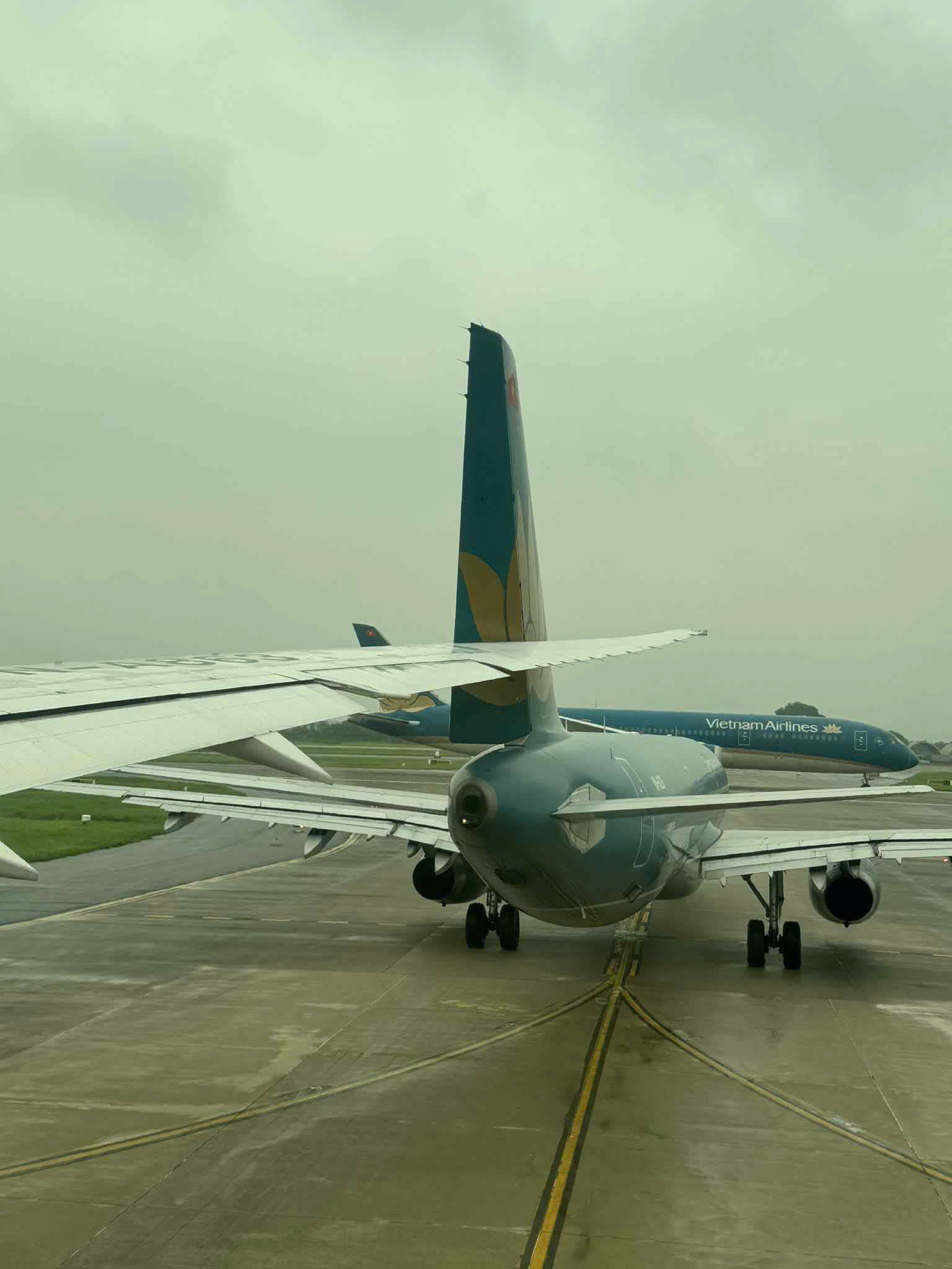 Vụ 2 máy bay va chạm ở Nội Bài: Tạm đình chỉ 4 phi công điều khiển máy bay Boeing 787 và Airbus 321- Ảnh 1.