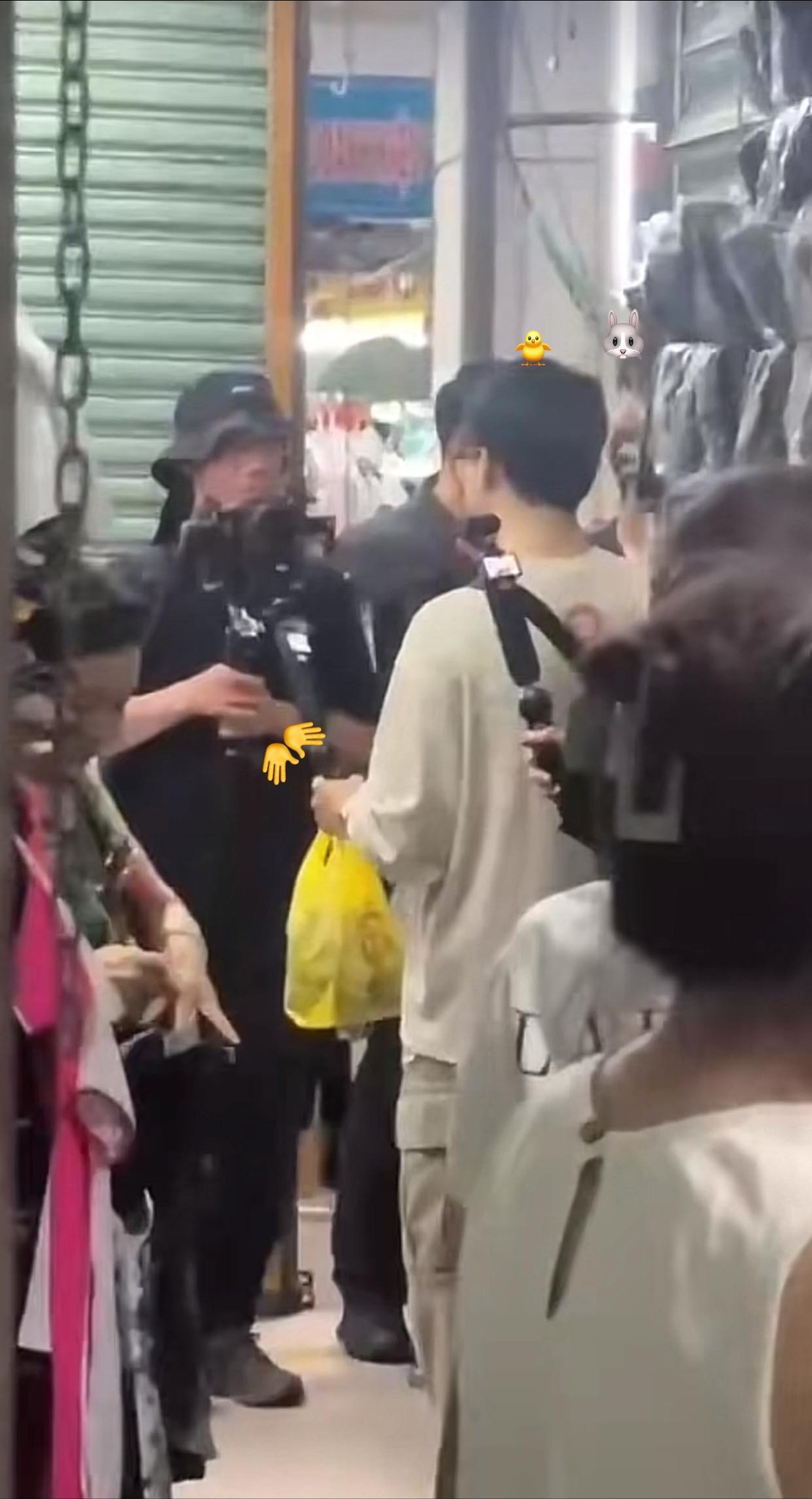 "Đại hội xả source" Jimin - Jungkook tại Việt Nam: 2 nam thần BTS ngắm bình minh, làm 1 điều khiến fan thót tim- Ảnh 6.