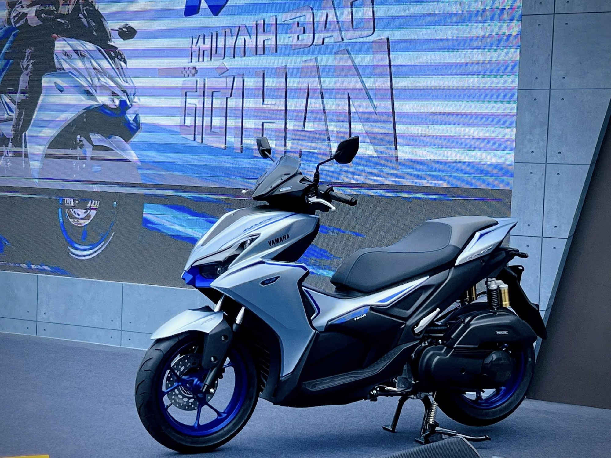 Yamaha NVX 2025 chính thức ra mắt tại Việt Nam, ngoại hình thể thao, đối đầu Honda Air Blade, Vario- Ảnh 2.
