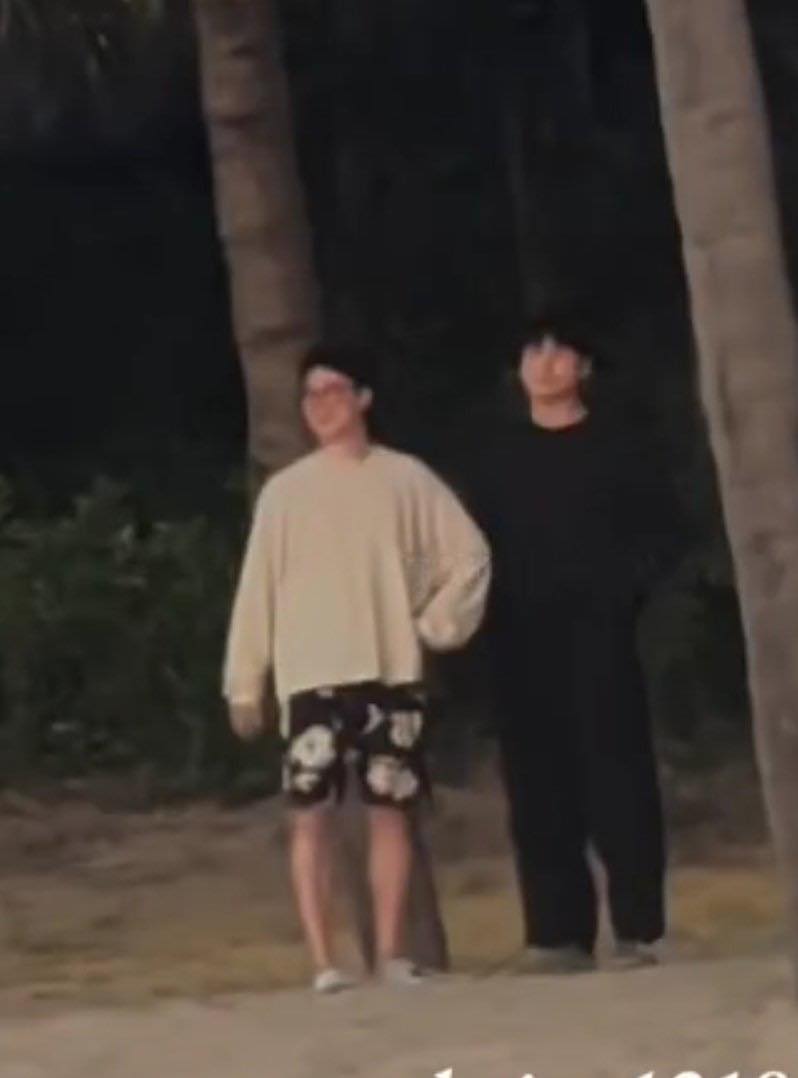 "Đại hội xả source" Jimin - Jungkook tại Việt Nam: 2 nam thần BTS ngắm bình minh, làm 1 điều khiến fan thót tim- Ảnh 4.