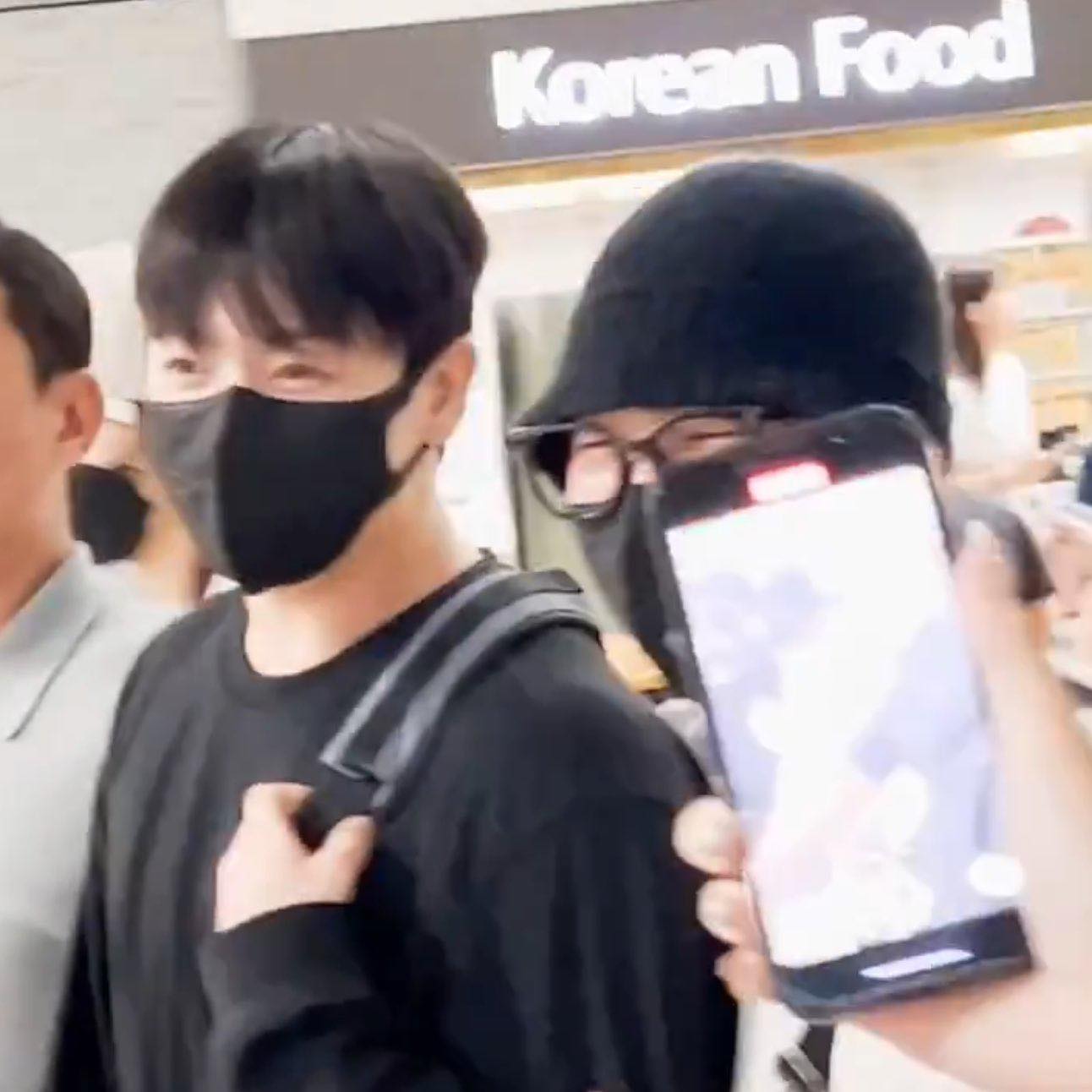 Tình hình căng thẳng của em út BTS: Đối diện bão chỉ trích, quan hệ với 1 người bị xuyên tạc- Ảnh 3.