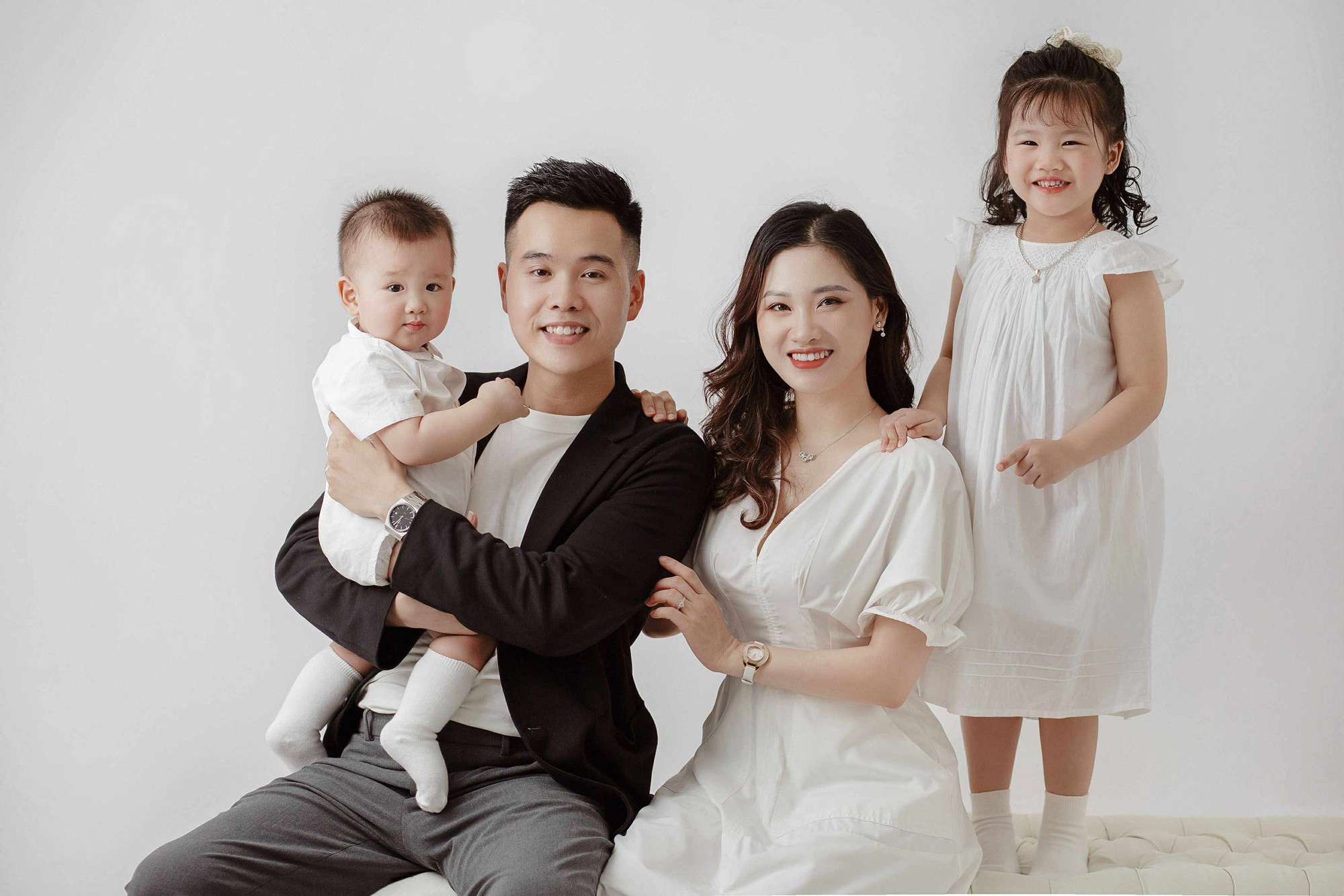Gia đình cặp đôi bác sĩ đáng yêu trên MXH: "Tuổi thơ của các con ngắn lắm, sợ sau lớn hơn rồi lại không thích đi chơi với bố mẹ nữa"- Ảnh 6.