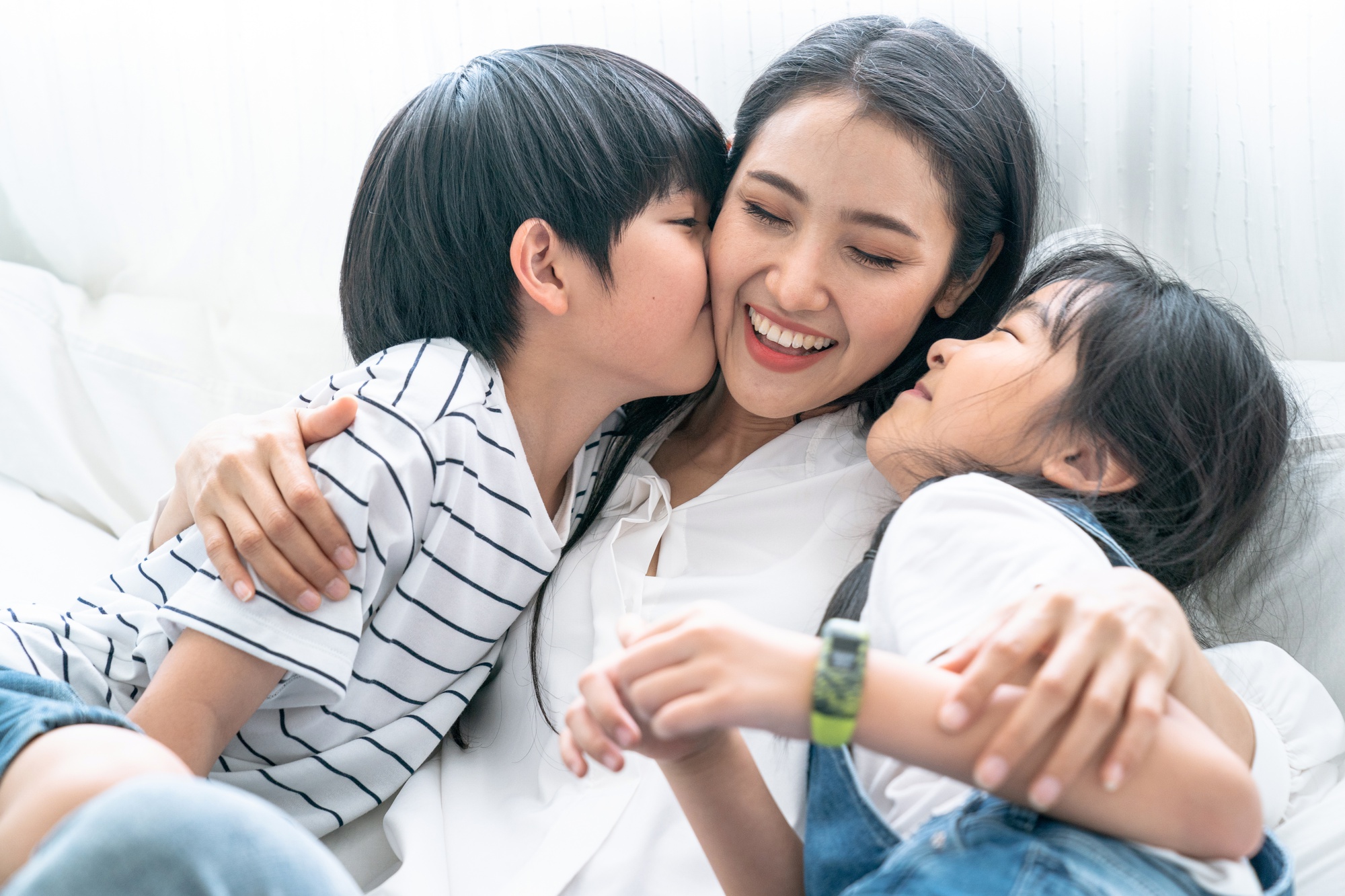 Khi một chiếc áo cũng có thể thay một cái ôm- Ảnh 1.