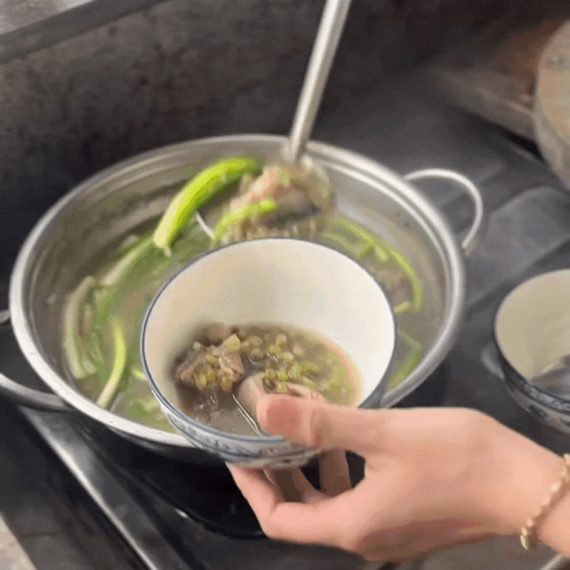 Món đặc sản "rùng mình" ở miền Tây ngày hè: Người sợ xanh mặt, người lại gật gù khen ngon- Ảnh 11.