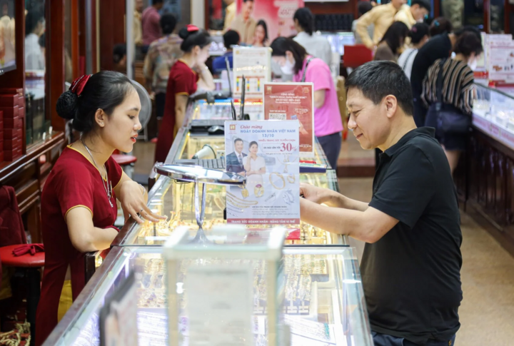 Giá vàng hạ nhiệt, nhà đầu tư nên mua hay bán?- Ảnh 3.