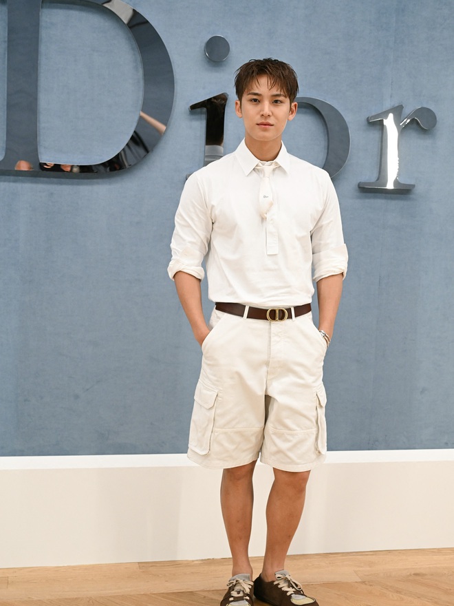 Jonathan Anderson debut show Dior: Mingyu như học sinh, bà bầu Rihanna lại sang áp đảo- Ảnh 4.