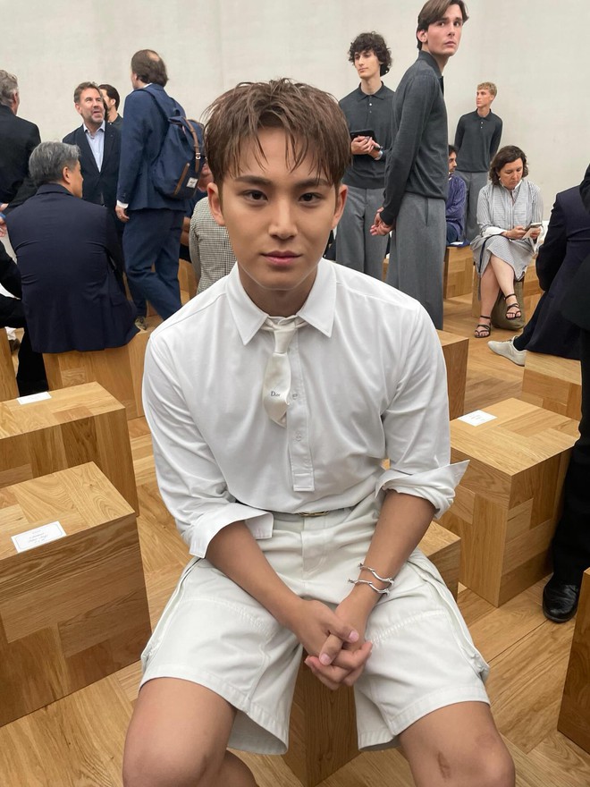 Jonathan Anderson debut show Dior: Mingyu như học sinh, bà bầu Rihanna lại sang áp đảo- Ảnh 3.